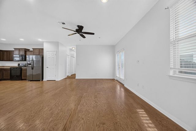 430 Twisted Oaks LN, Buda, TX 78610