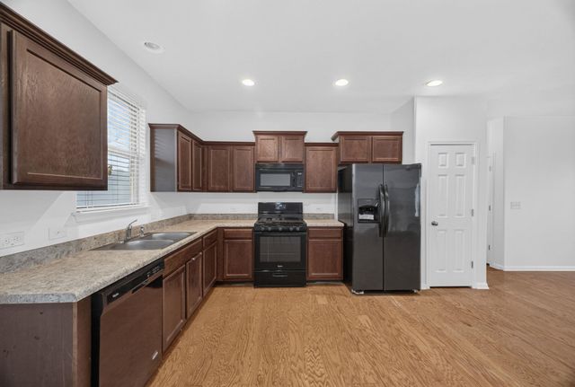 430 Twisted Oaks LN, Buda, TX 78610