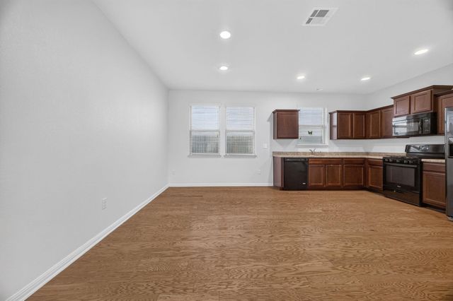 430 Twisted Oaks LN, Buda, TX 78610