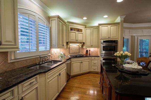 990 COBBLE CREEK DRIVE, Hoover, AL 35226
