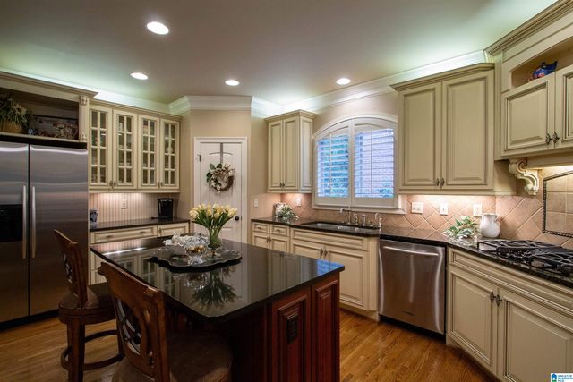 990 COBBLE CREEK DRIVE, Hoover, AL 35226