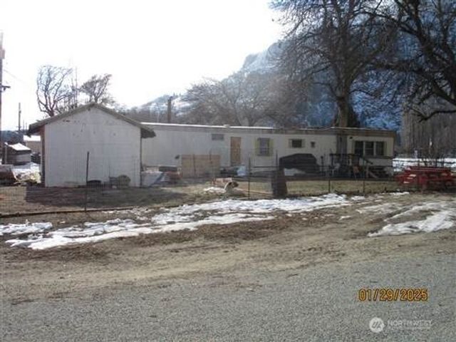 204 Davis Ave., Brewster, WA 98812