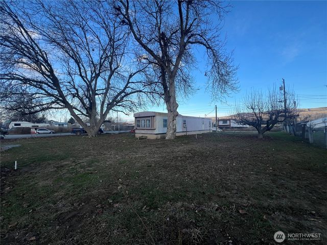 204 Davis Ave., Brewster, WA 98812