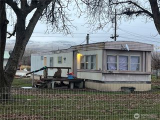 204 Davis Ave., Brewster, WA 98812