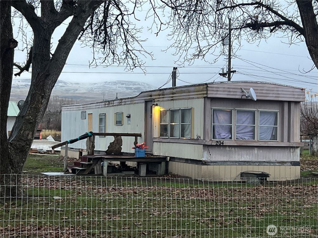 204 Davis Ave., Brewster, WA 98812