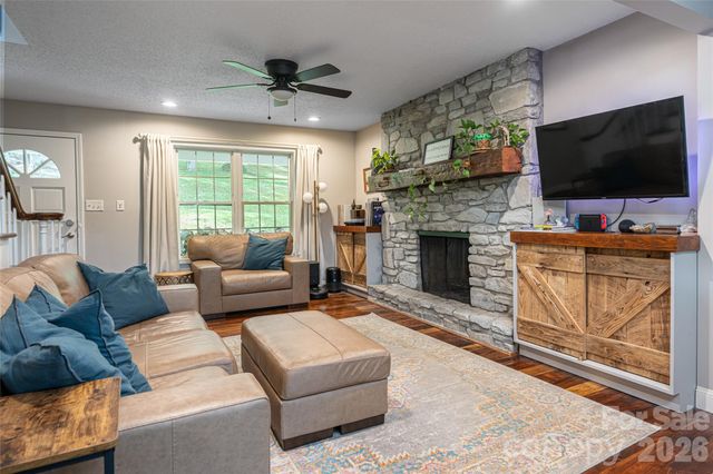 8 Coffey Place, Asheville, NC 28806