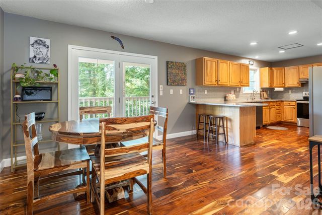 8 Coffey Place, Asheville, NC 28806