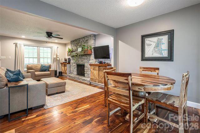 8 Coffey Place, Asheville, NC 28806