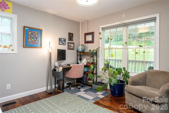 8 Coffey Place, Asheville, NC 28806