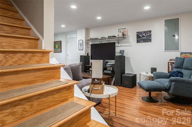 8 Coffey Place, Asheville, NC 28806