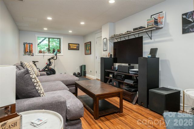 8 Coffey Place, Asheville, NC 28806