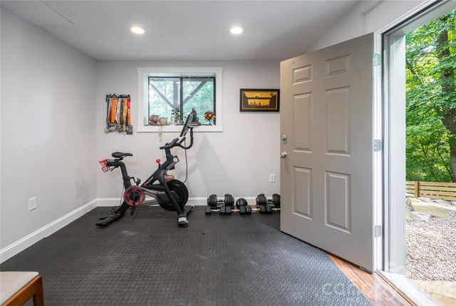 8 Coffey Place, Asheville, NC 28806