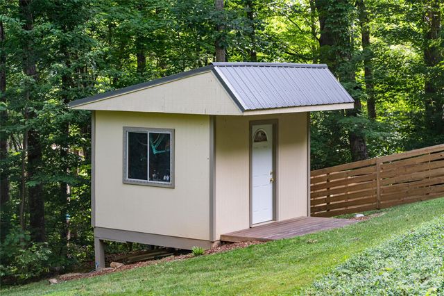 8 Coffey Place, Asheville, NC 28806