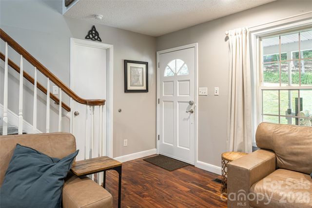 8 Coffey Place, Asheville, NC 28806
