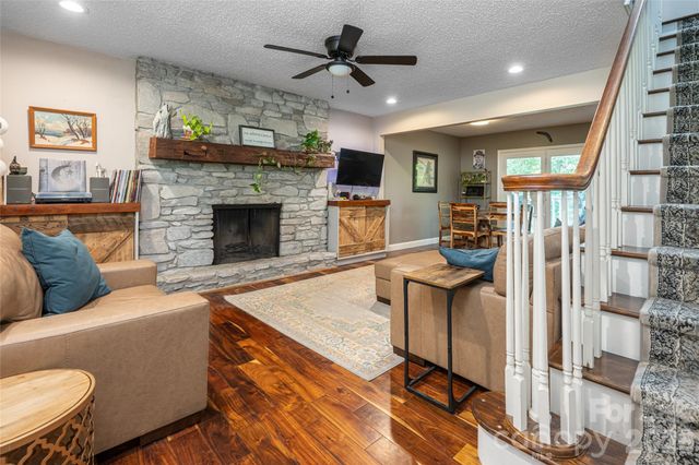 8 Coffey Place, Asheville, NC 28806