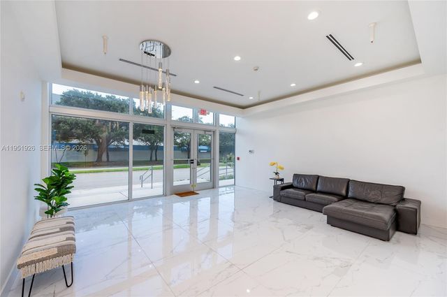 10450 NW 33rd Street 501, Doral, FL 33172