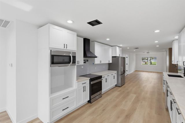 4829 Willowbend Boulevard, Houston, TX 77035