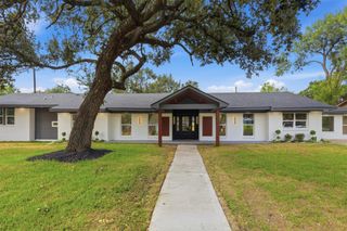 4829 Willowbend Boulevard, Houston, TX 77035