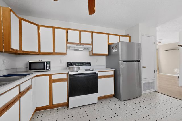 1800 Lee Loop NE, Rio Rancho, NM 87144