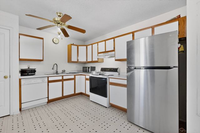 1800 Lee Loop NE, Rio Rancho, NM 87144