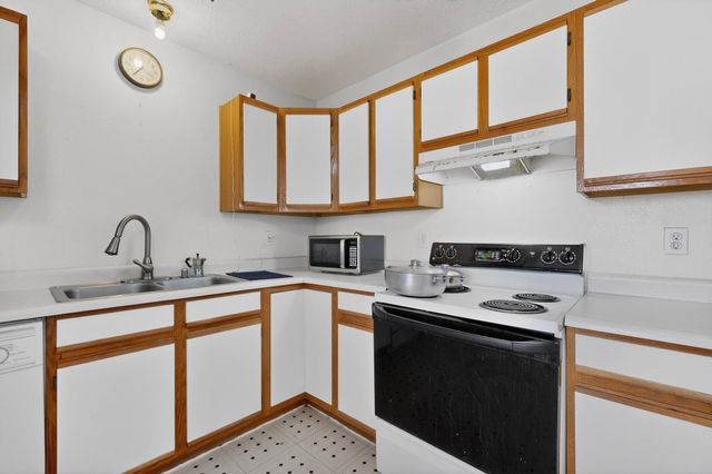 1800 Lee Loop NE, Rio Rancho, NM 87144