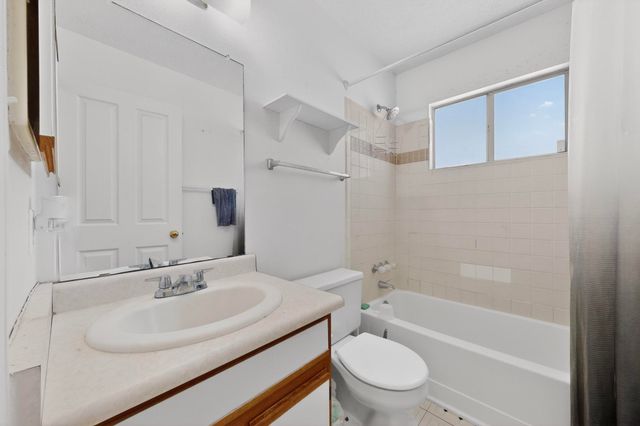 1800 Lee Loop NE, Rio Rancho, NM 87144