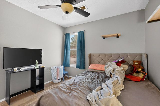 1800 Lee Loop NE, Rio Rancho, NM 87144