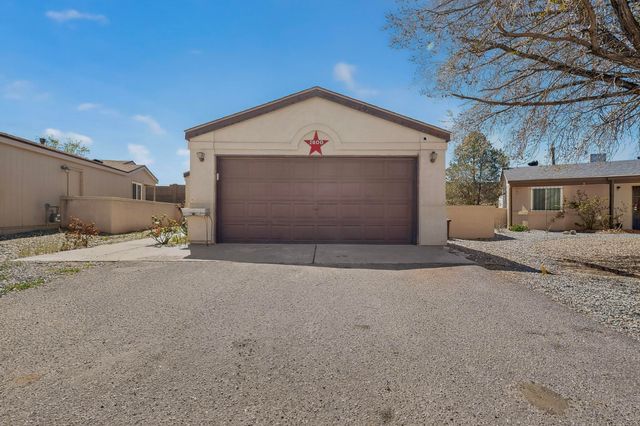 1800 Lee Loop NE, Rio Rancho, NM 87144