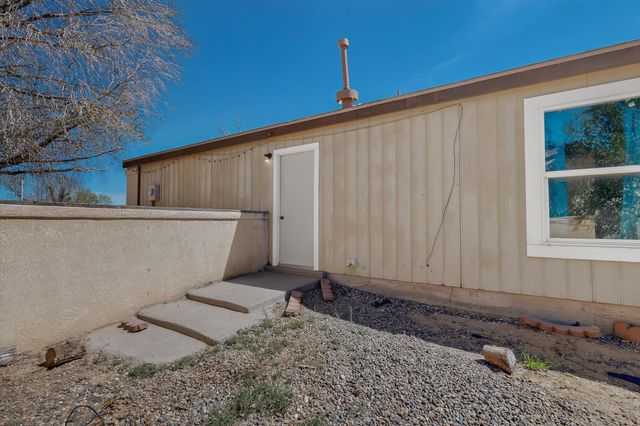 1800 Lee Loop NE, Rio Rancho, NM 87144