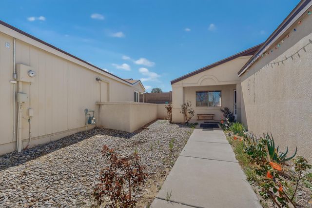 1800 Lee Loop NE, Rio Rancho, NM 87144