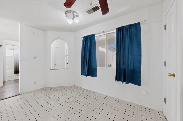 1800 Lee Loop NE, Rio Rancho, NM 87144