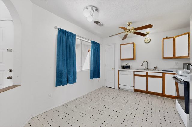 1800 Lee Loop NE, Rio Rancho, NM 87144