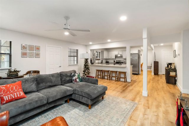 326 Pine View LOOP, Bastrop, TX 78602