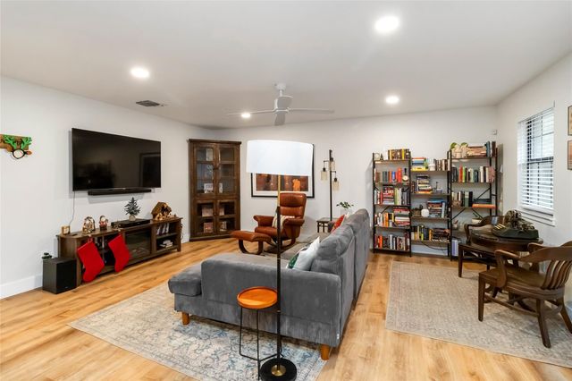 326 Pine View LOOP, Bastrop, TX 78602