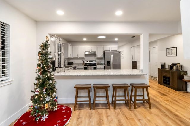 326 Pine View LOOP, Bastrop, TX 78602