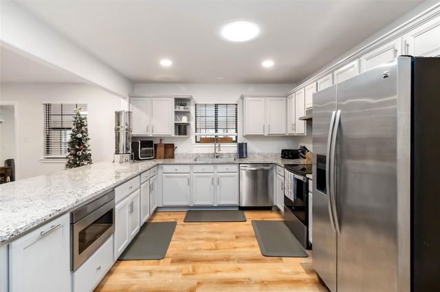 326 Pine View LOOP, Bastrop, TX 78602