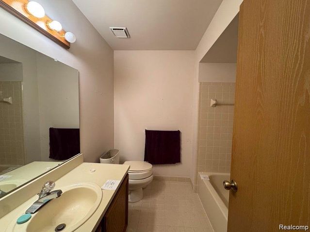 17763 E KIRKWOOD Drive, Clinton Township, MI 48038