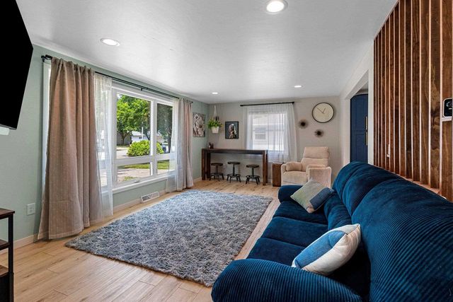 714 N LOCUST STREET, Green Bay, WI 54303