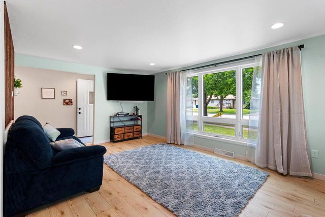 714 N LOCUST STREET, Green Bay, WI 54303