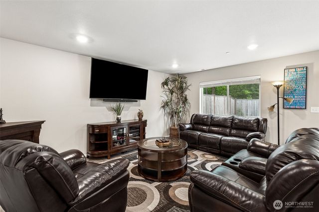 1110 Swan Loop, Dupont, WA 98327