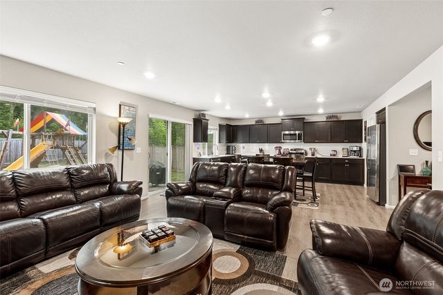1110 Swan Loop, Dupont, WA 98327