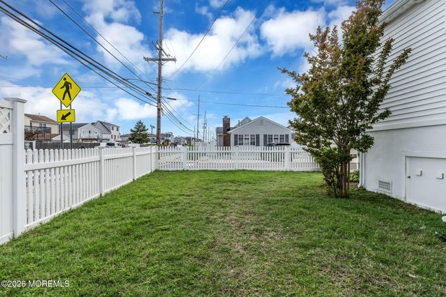 301 W Kupper Drive, Normandy Beach, NJ 08739