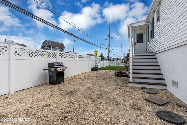 301 W Kupper Drive, Normandy Beach, NJ 08739