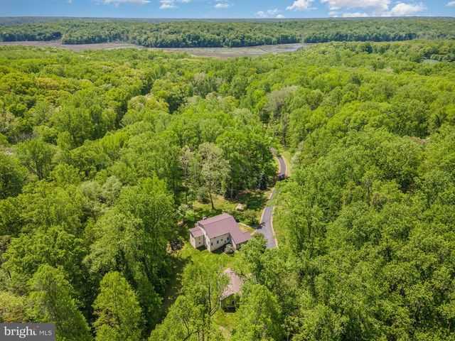 121 MARLBOROUGH POINT RD, Stafford, VA 22554