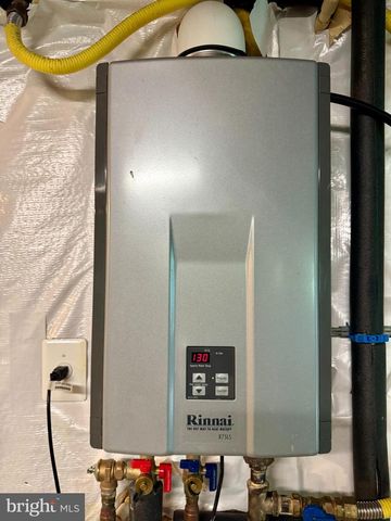 121 MARLBOROUGH POINT RD, Stafford, VA 22554