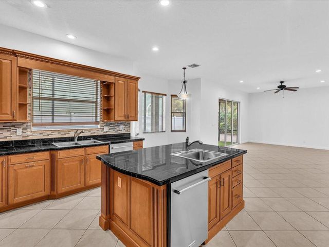 10844 Lake Wynds Court, Boynton Beach, FL 33437