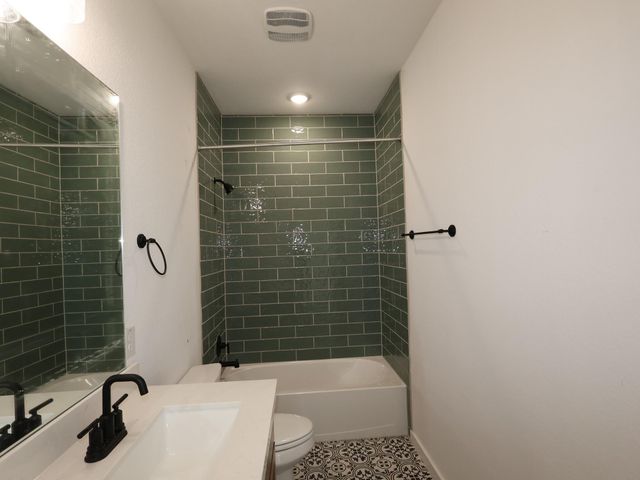 200 Norway Spruce ST, Dripping Springs, TX 78620