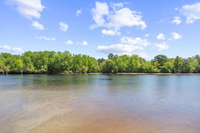 305 Harbour View Dr., Myrtle Beach, SC 29579