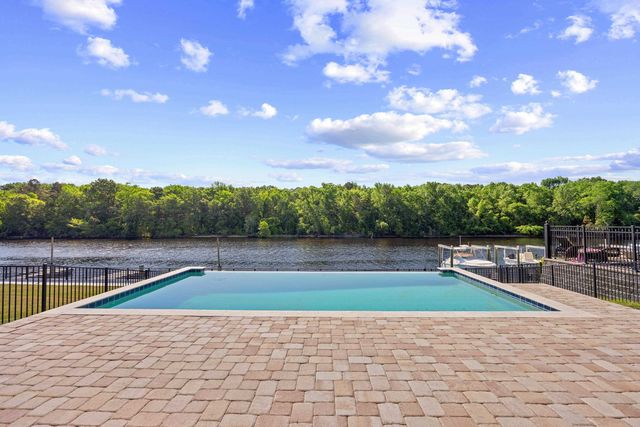 305 Harbour View Dr., Myrtle Beach, SC 29579