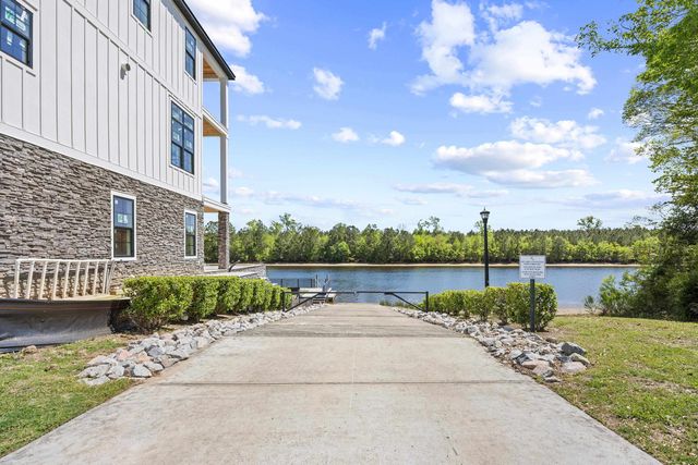 305 Harbour View Dr., Myrtle Beach, SC 29579